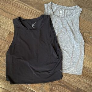2 Gapfit Breathe Cropped Muscle Tank Tops in True Black and Heather Grey Sz Med